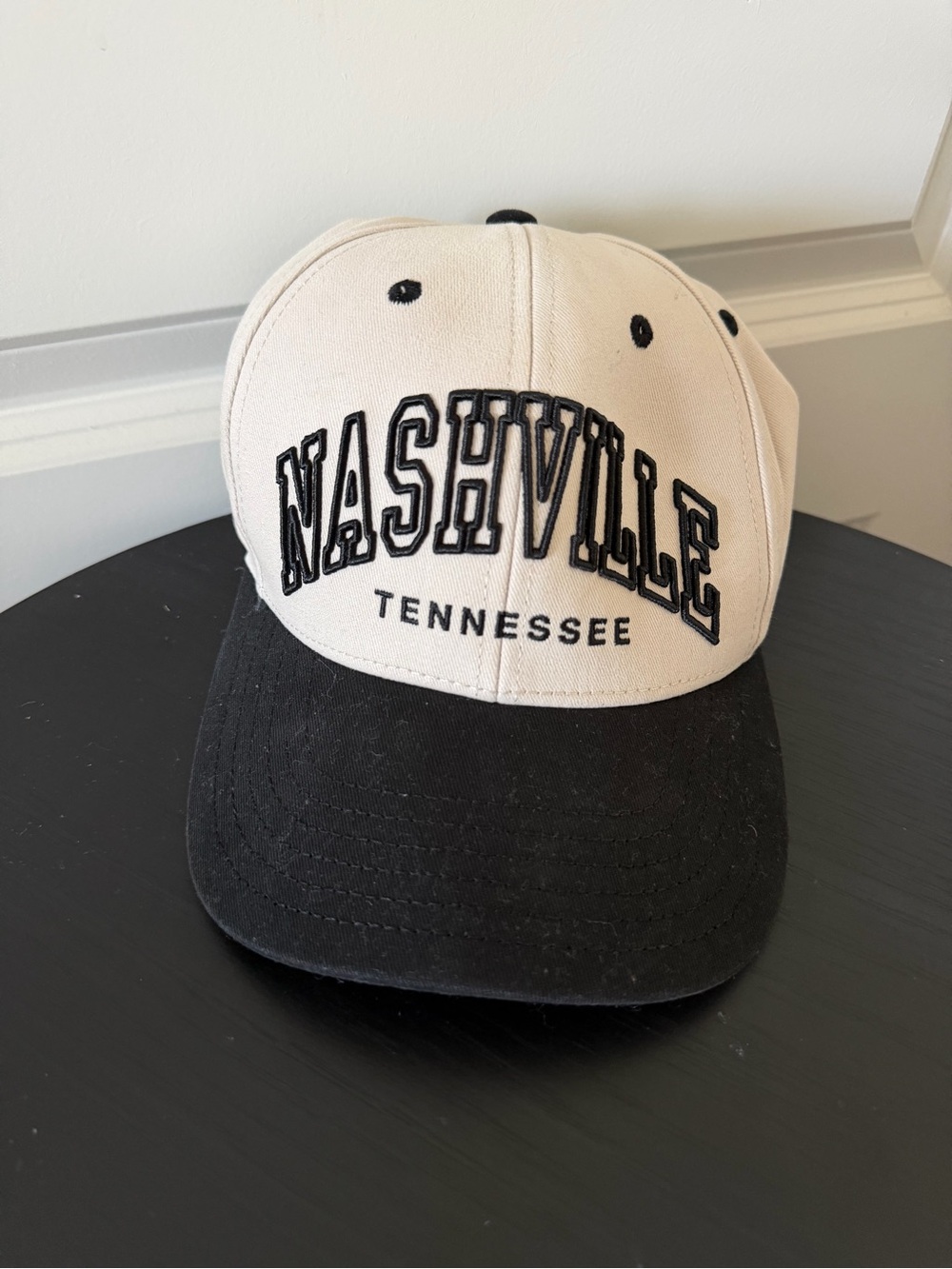 Nashville Tennessee Two-Tone Baseball Cap - Cream & Black